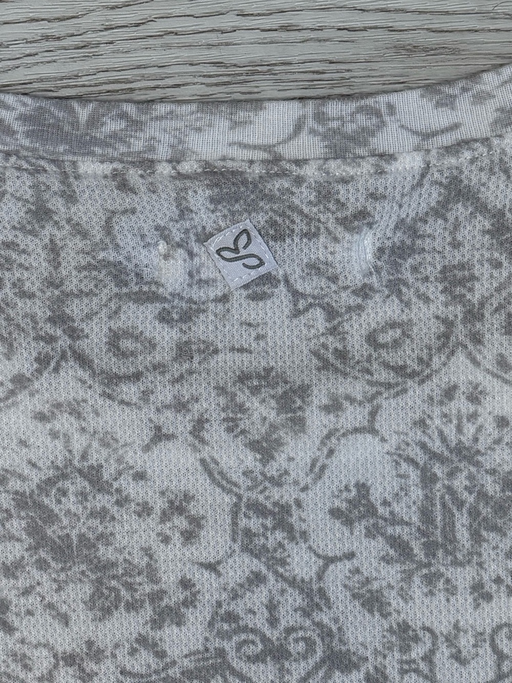 Prana Long Sleeve Medallion Damask Print Lightweight Thermal Style Top Size L - Picture 5 of 10